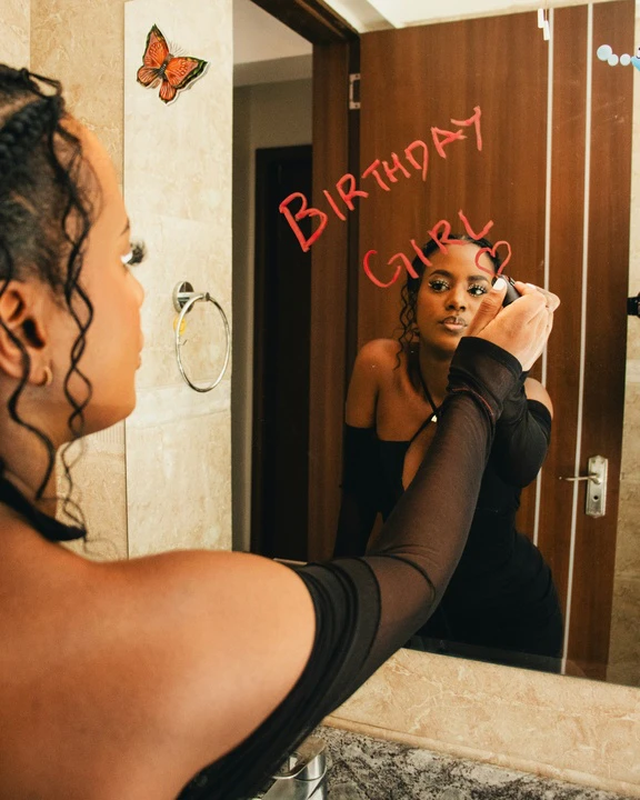 Birthday Photoshoot Ideas - Mirror Reflection