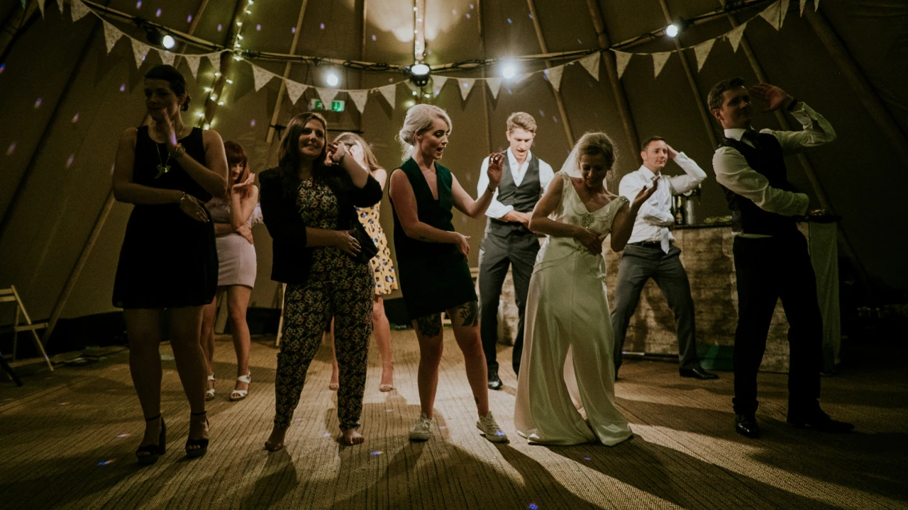 wedding photo ideas - dance floor